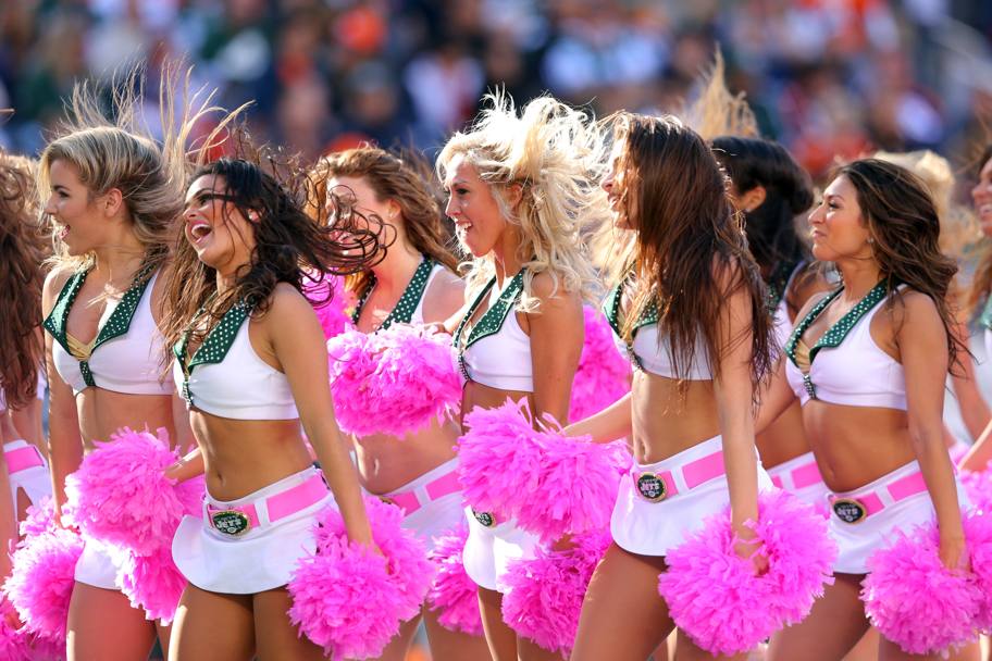 Le cheerleaders dei New York Jets durante la loro esibizione al MetLife Stadium (Reuters)